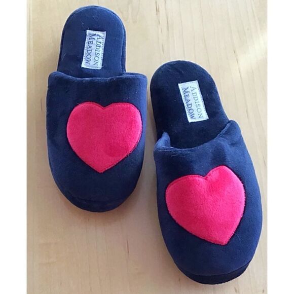 Addison Meadow Heart Slippers S/M NWOT - Picture 3 of 4